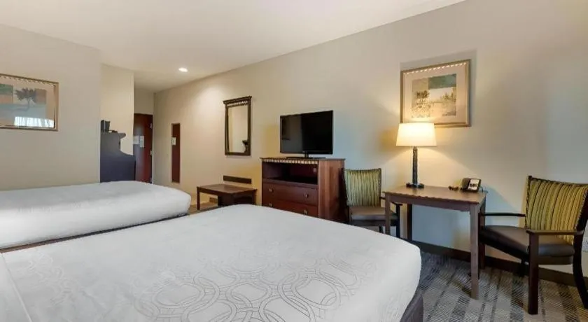 Bed in Best Western La Grange Inn & Suites