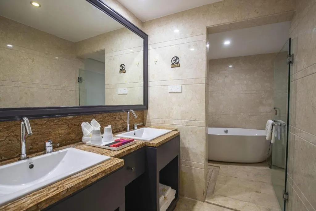 Ramada Encore by Wyndham Qionghai Downtown