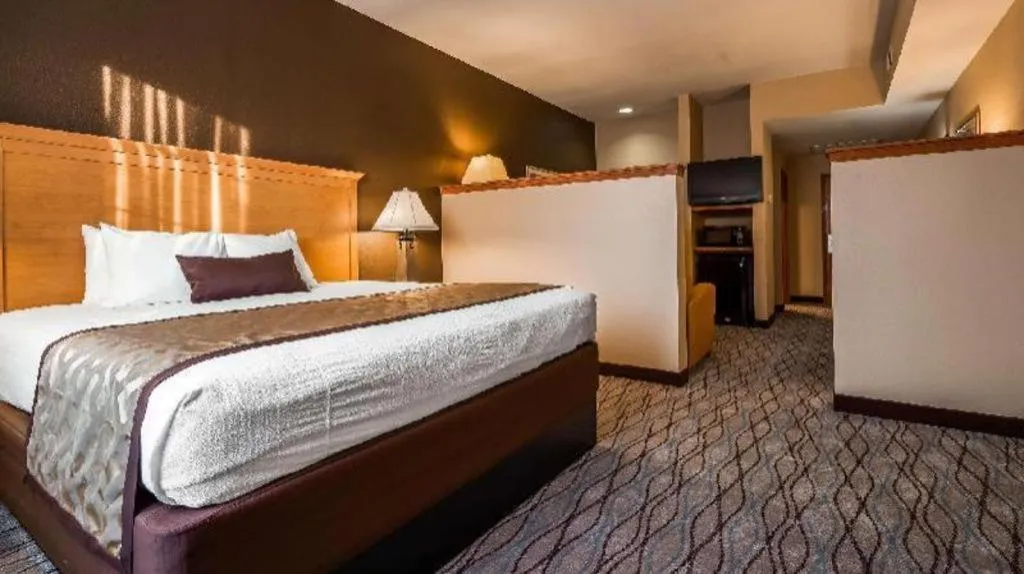 Bed in Best Western Locust Grove Inn & Suites