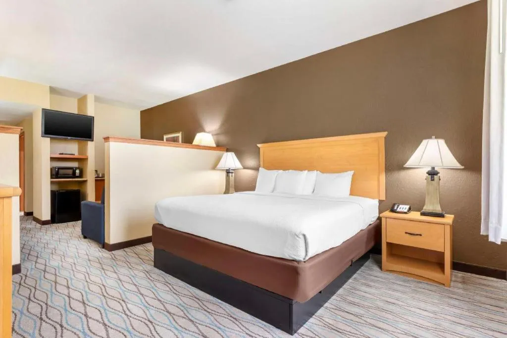 Bed in Best Western Locust Grove Inn & Suites