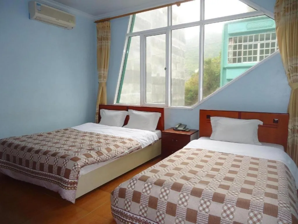 Bed in Ciao CatBa Hotel