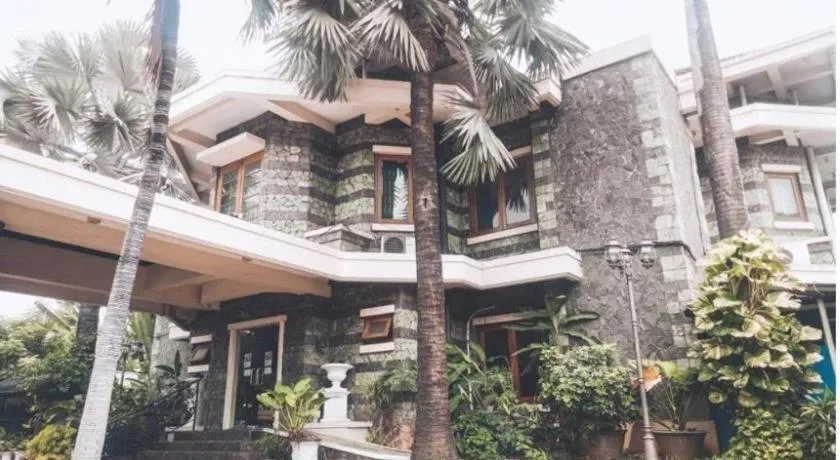 Arimbi Pejaten Suites