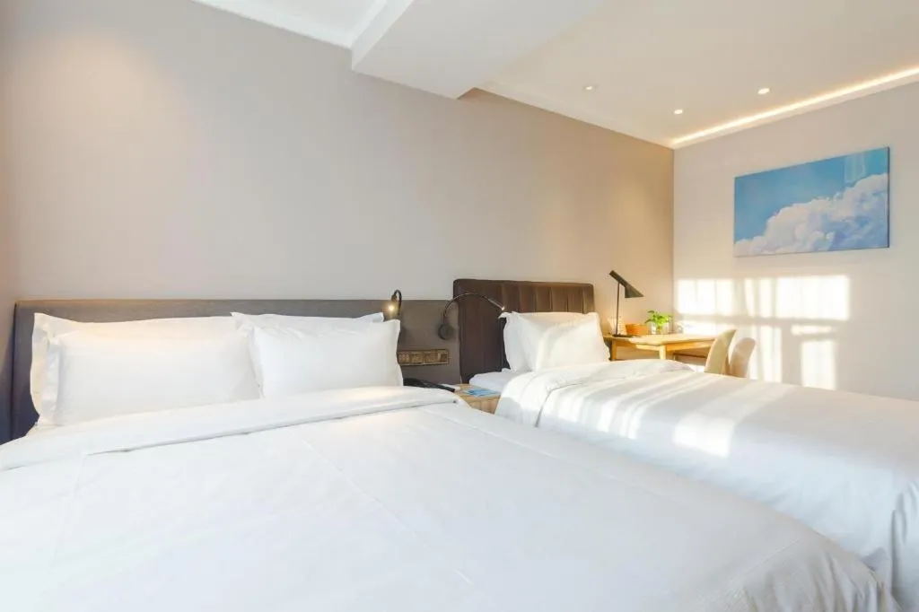 Bed in Hanting Premium Hotel Beijing Wudaokou East Gate of Tsinghua