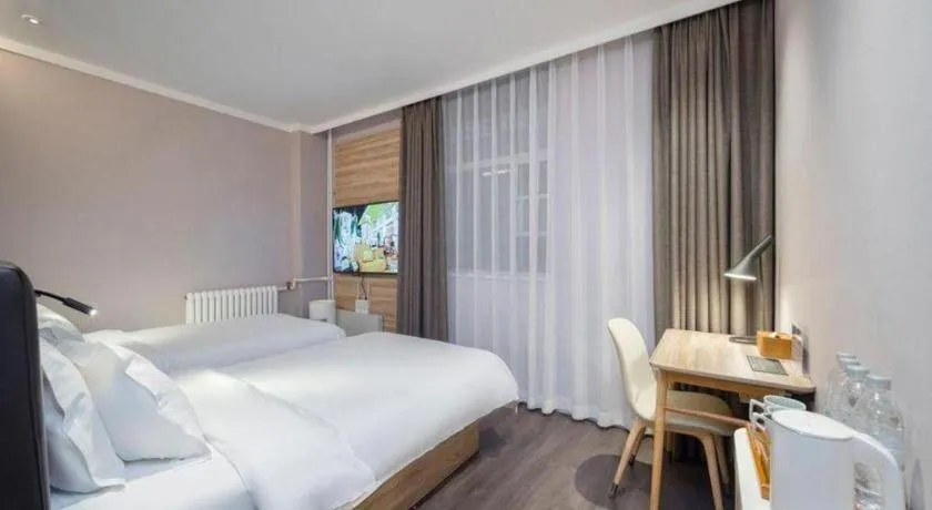 Bed in Hanting Premium Hotel Beijing Wudaokou East Gate of Tsinghua