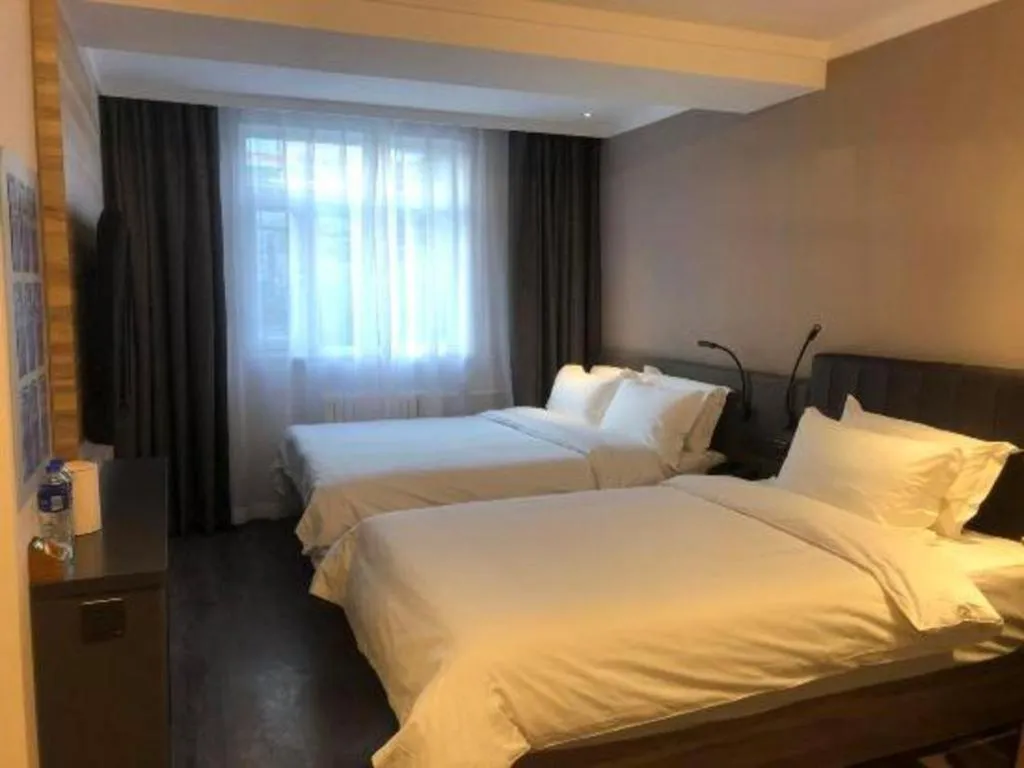 Bed in Hanting Premium Hotel Beijing Wudaokou East Gate of Tsinghua