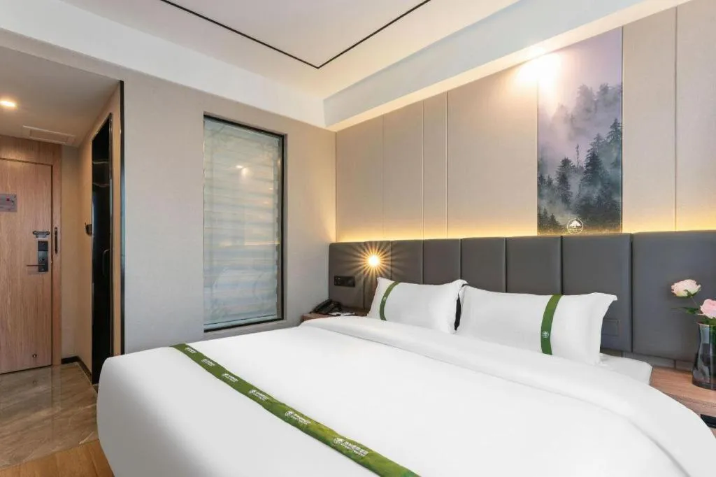 Bed in GreenTree Inn Jinan Quancheng Hotel