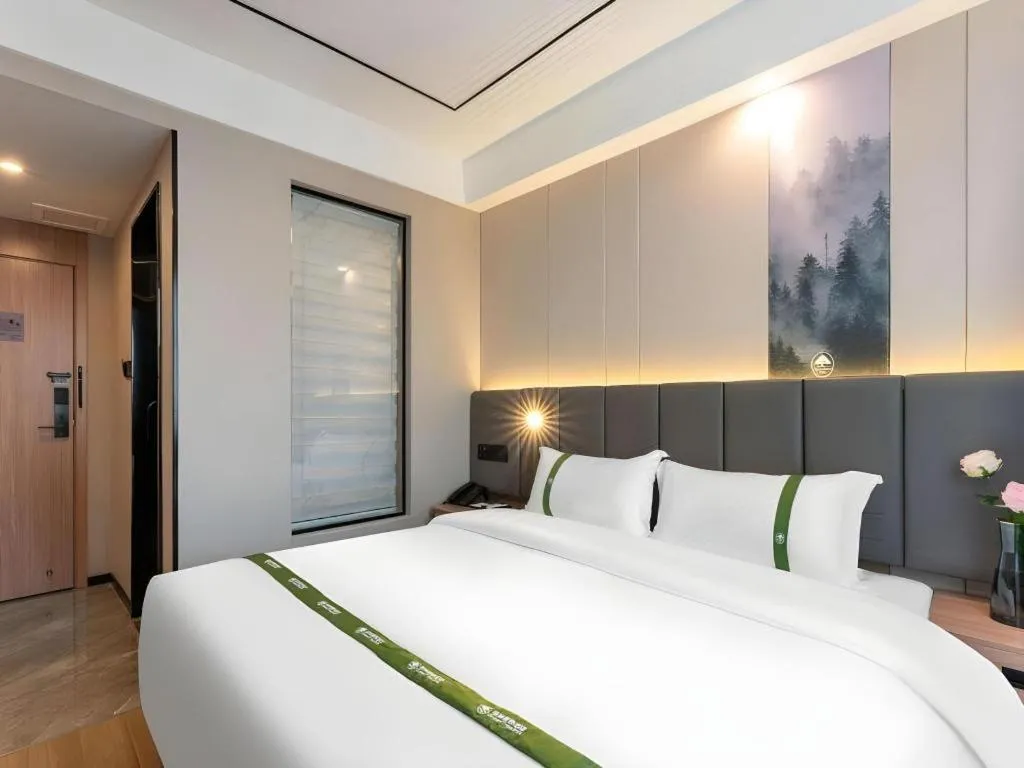 Bed in GreenTree Inn Jinan Quancheng Hotel