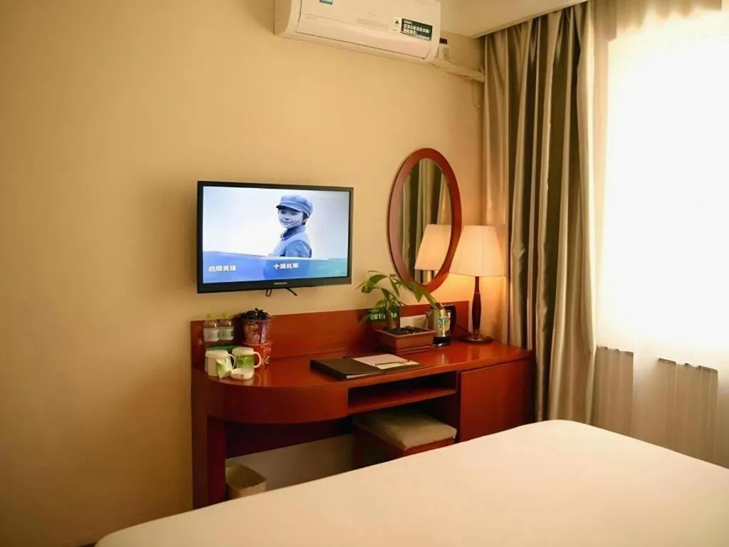 Bed in GreenTree Inn Jinan Quancheng Hotel