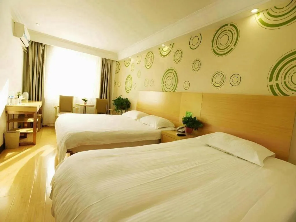 Bed in GreenTree Inn Jinan Quancheng Hotel