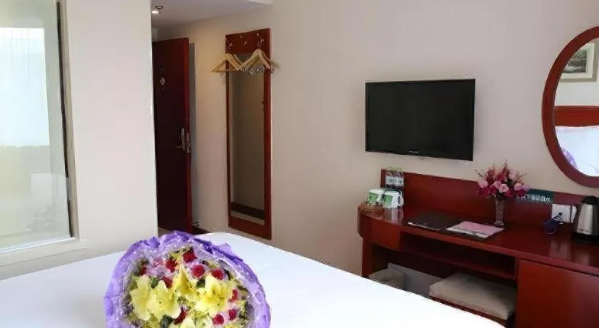 Bed in GreenTree Inn Jinan Quancheng Hotel