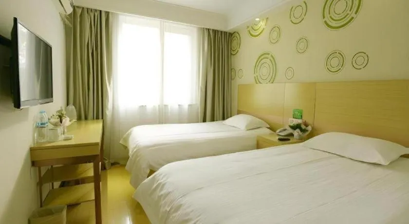Bed in GreenTree Inn Jinan Quancheng Hotel