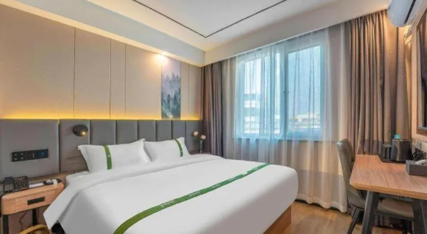 Bed in GreenTree Inn Jinan Quancheng Hotel