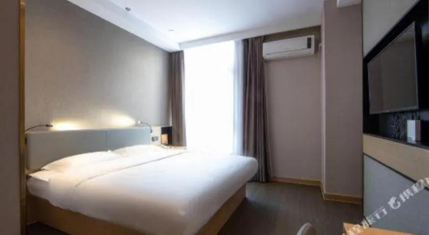 Bed in GreenTree Inn JiangSu NanJing South Railway Station South Square Express Hotel
