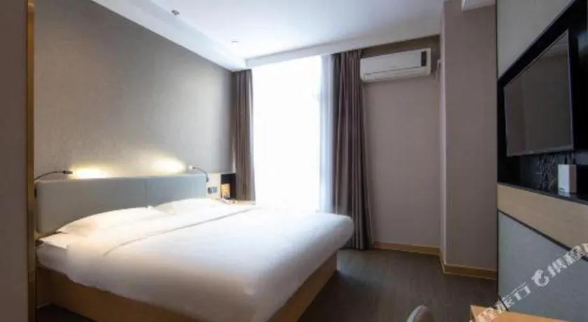 Bed in GreenTree Inn JiangSu NanJing South Railway Station South Square Express Hotel