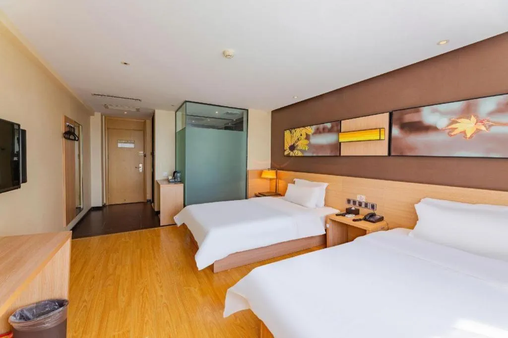 Bed in IU Hotel Tianjin Tianta Scenic Spot Wujiayao Metro Station