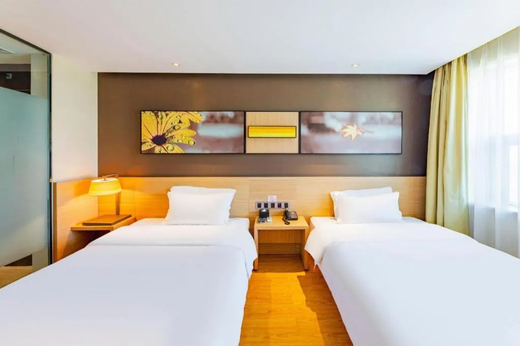 Bed in IU Hotel Tianjin Tianta Scenic Spot Wujiayao Metro Station