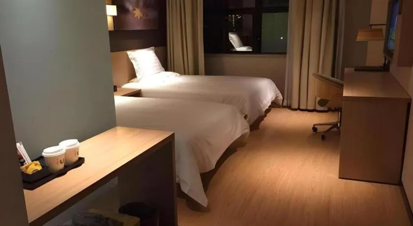 Bed in IU Hotel Tianjin Tianta Scenic Spot Wujiayao Metro Station