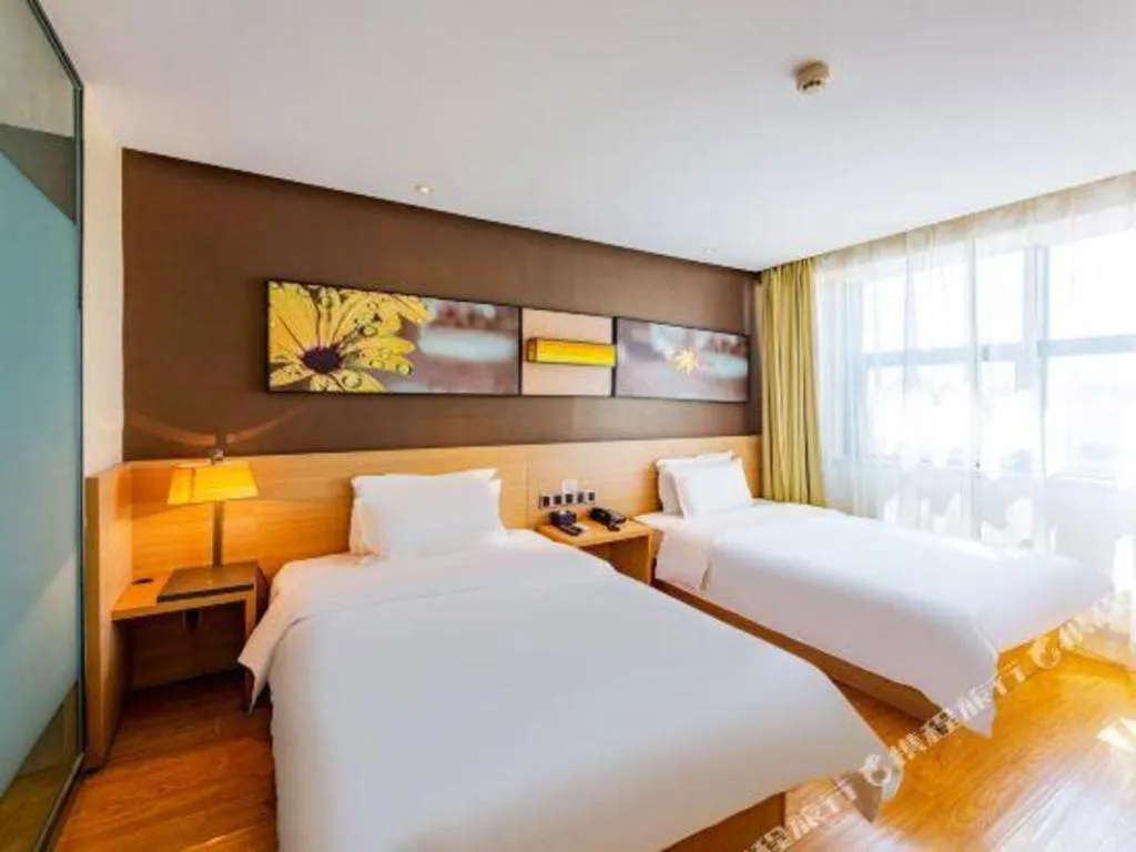 Bed in IU Hotel Tianjin Tianta Scenic Spot Wujiayao Metro Station