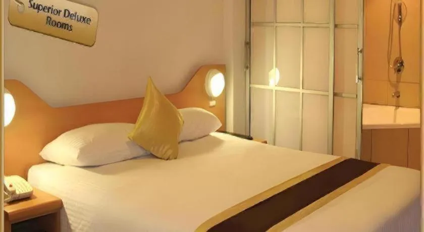 Bed in Peninsula International Hotel