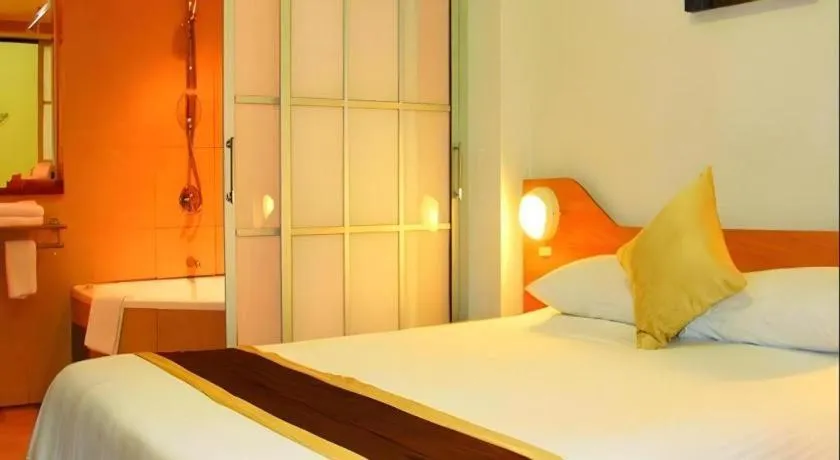 Bed in Peninsula International Hotel