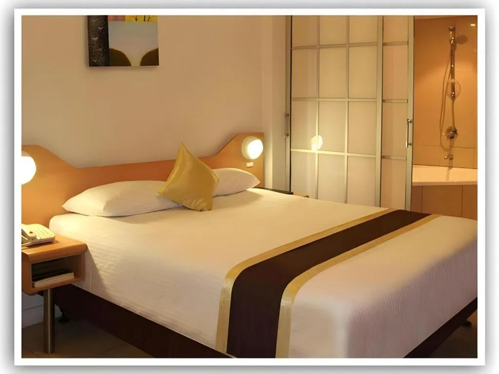 Bed in Peninsula International Hotel