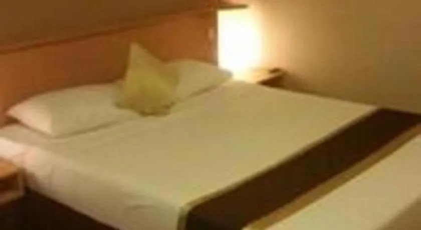 Bed in Peninsula International Hotel