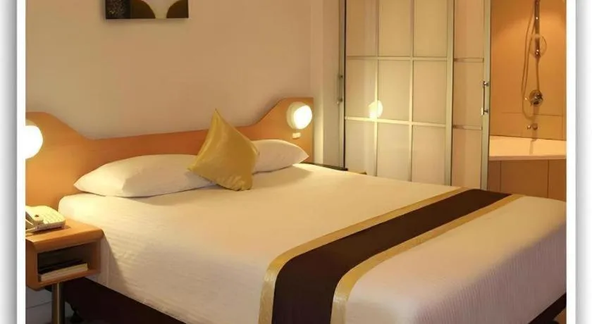 Bed in Peninsula International Hotel