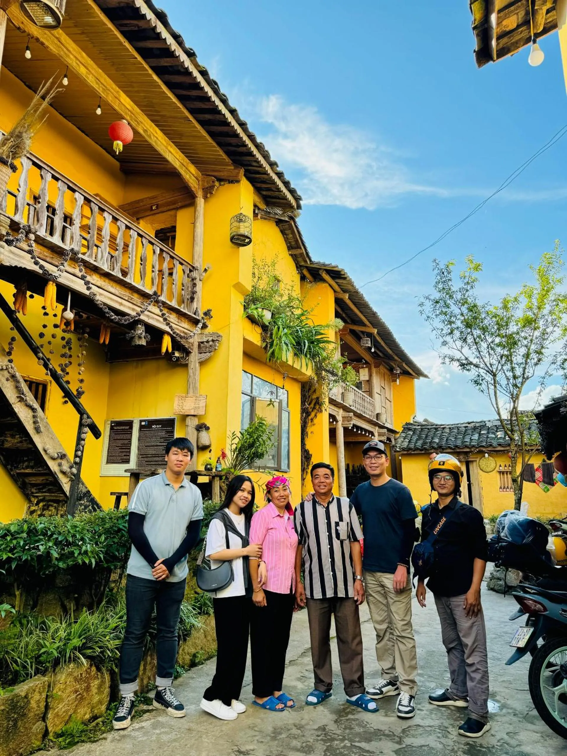 group of guests in MOTOGO Home