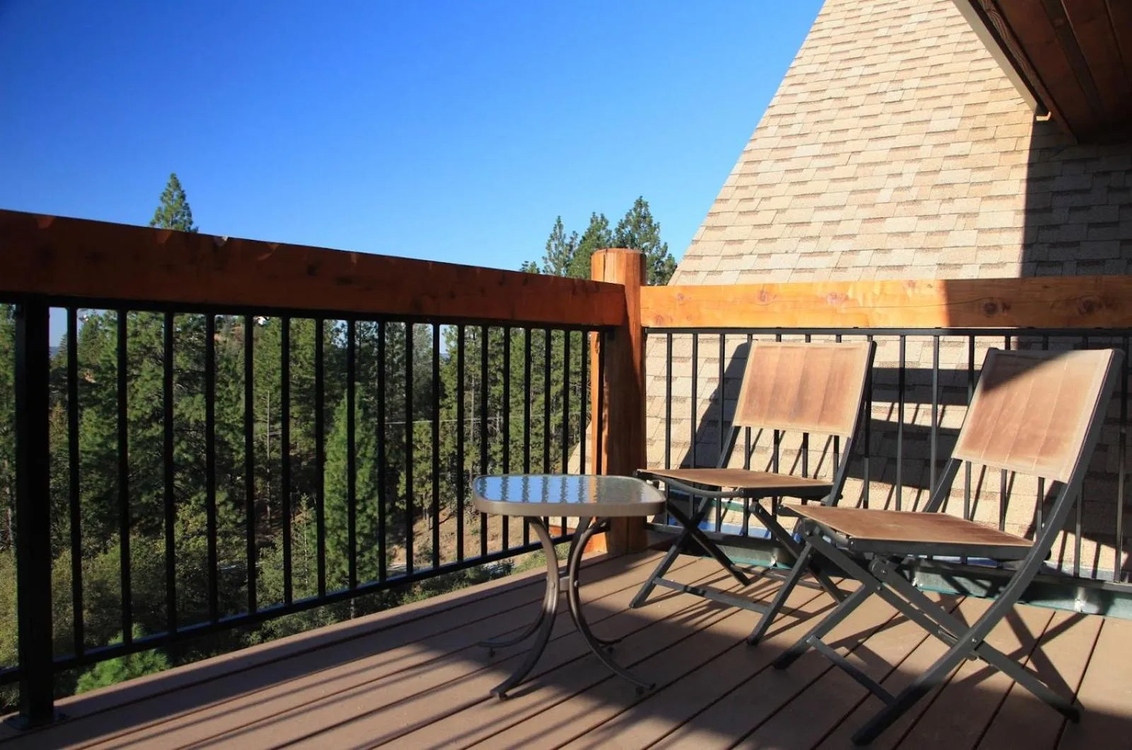 Mountain view in Courtwood Inn