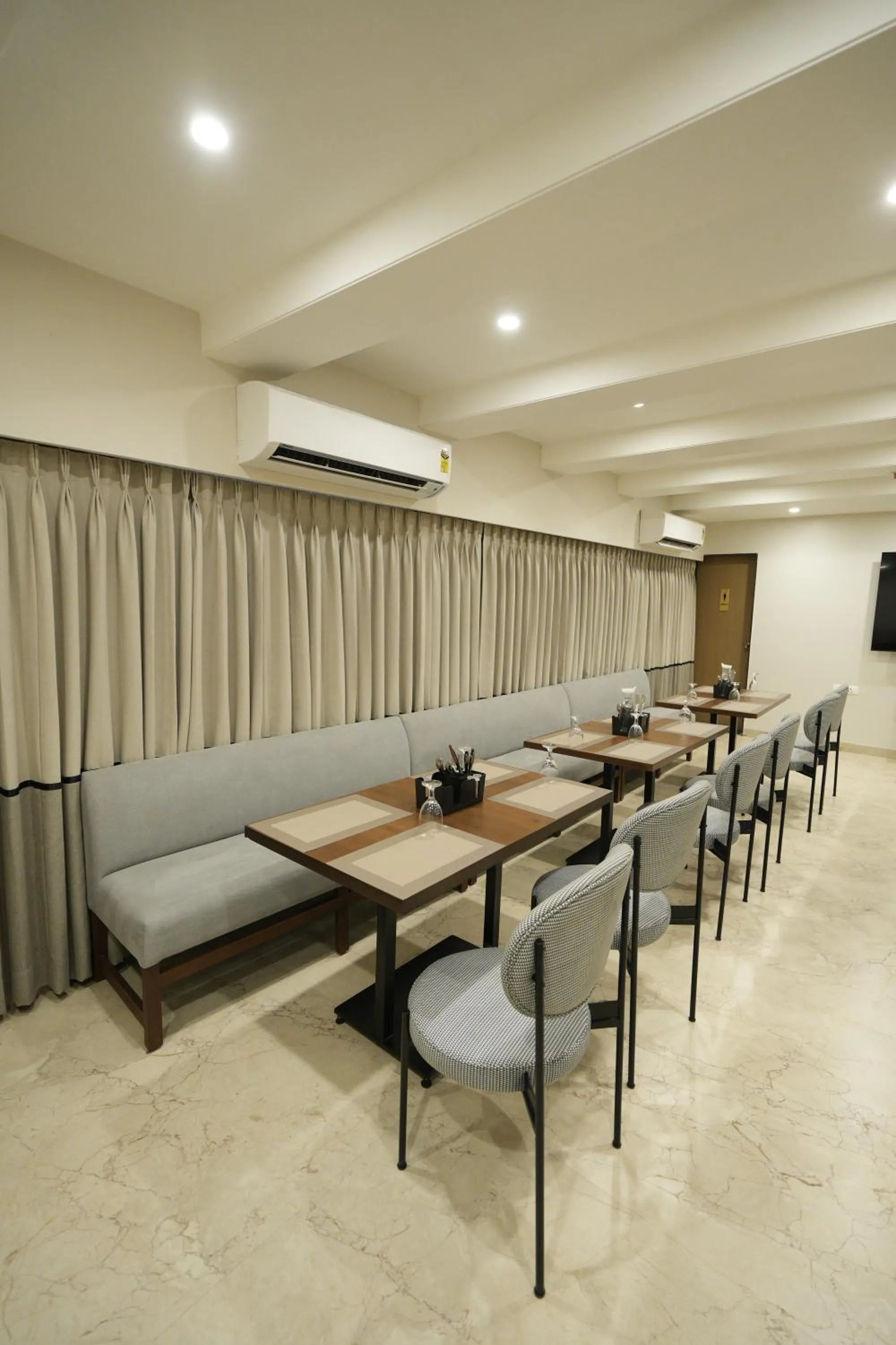 Restaurant/places to eat in SIVANTA by BOMBAY GROUP OF HOTELS NAGPUR