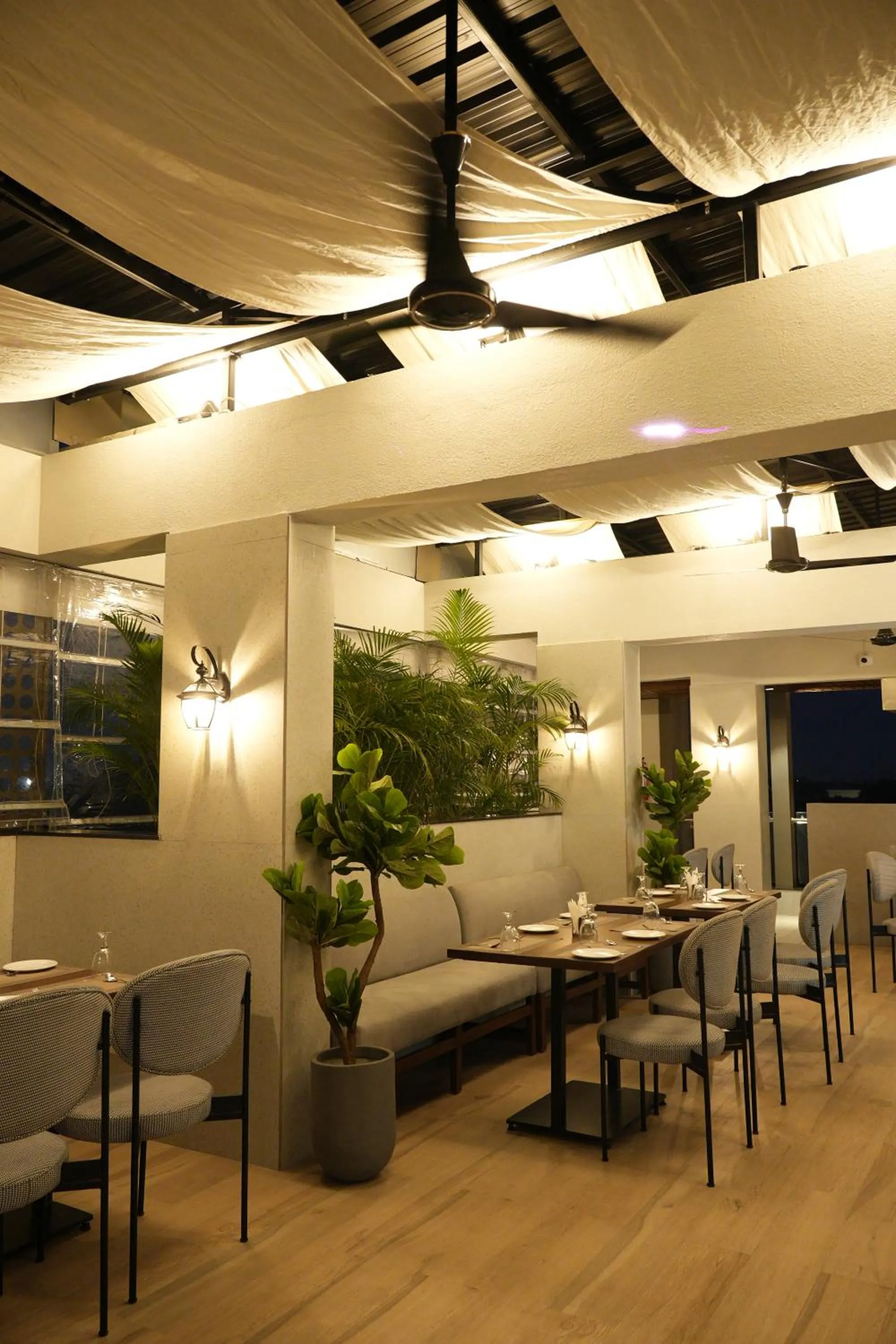 Restaurant/places to eat in SIVANTA by BOMBAY GROUP OF HOTELS NAGPUR