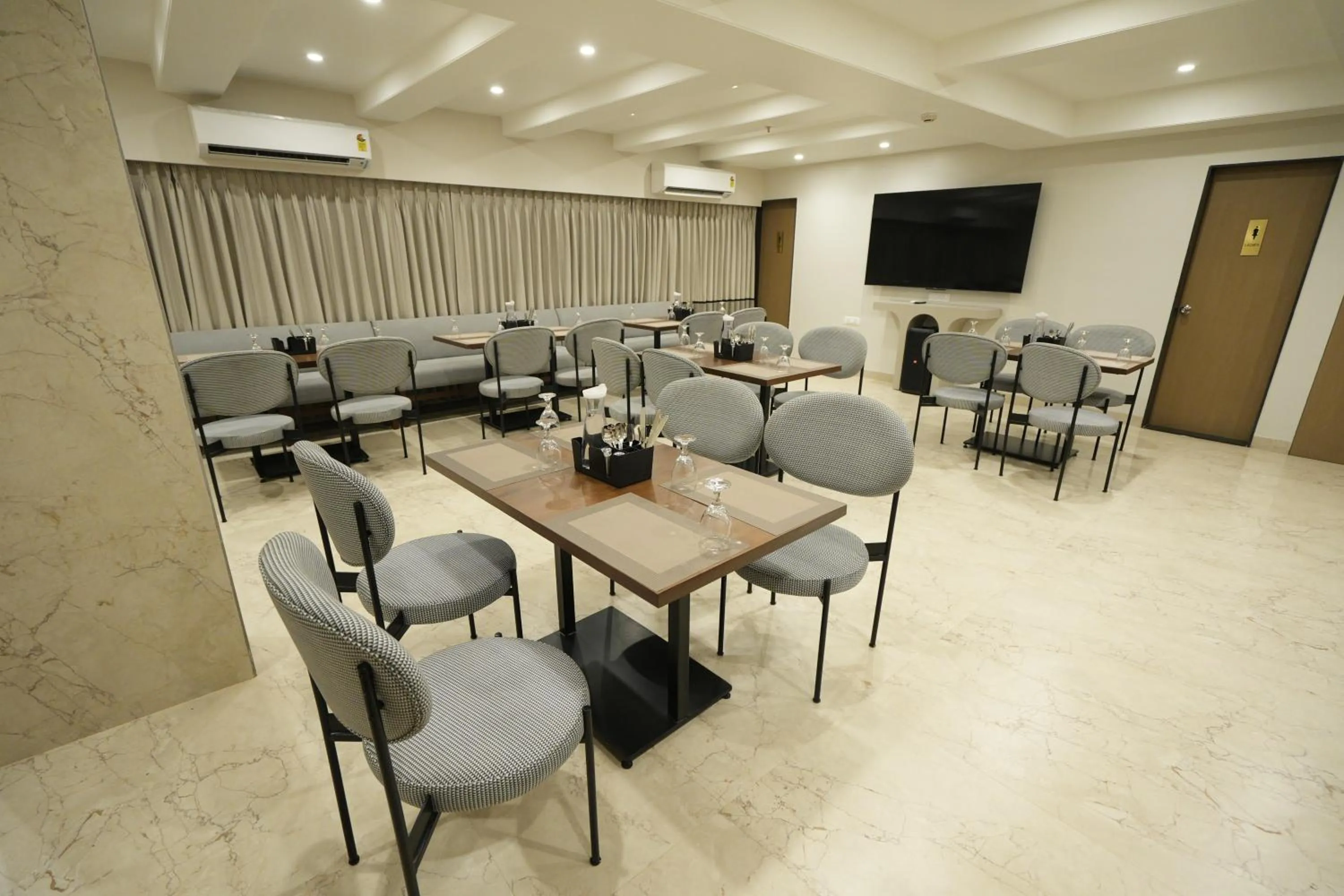 Restaurant/places to eat in SIVANTA by BOMBAY GROUP OF HOTELS NAGPUR