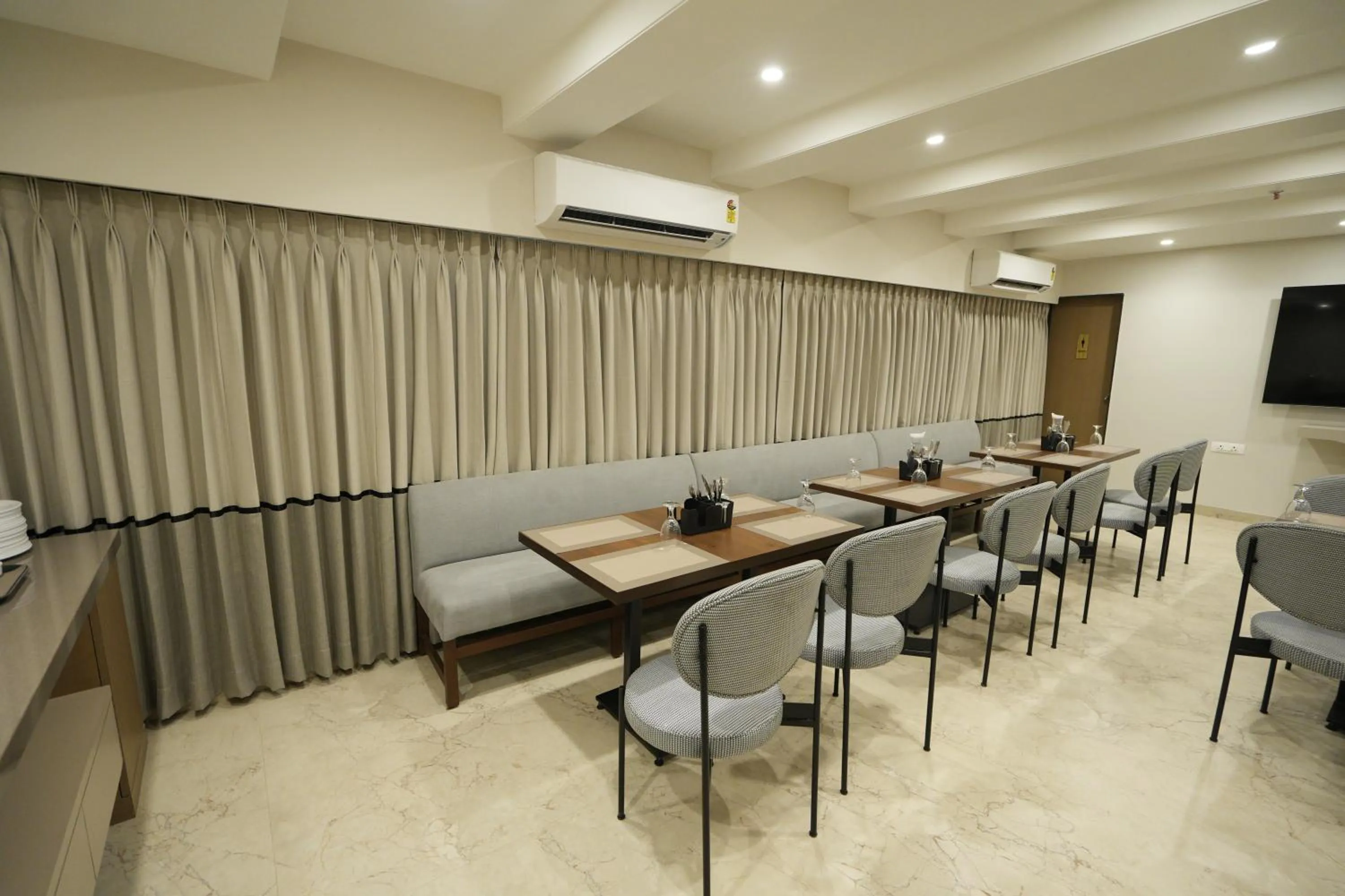 Restaurant/places to eat in SIVANTA by BOMBAY GROUP OF HOTELS NAGPUR