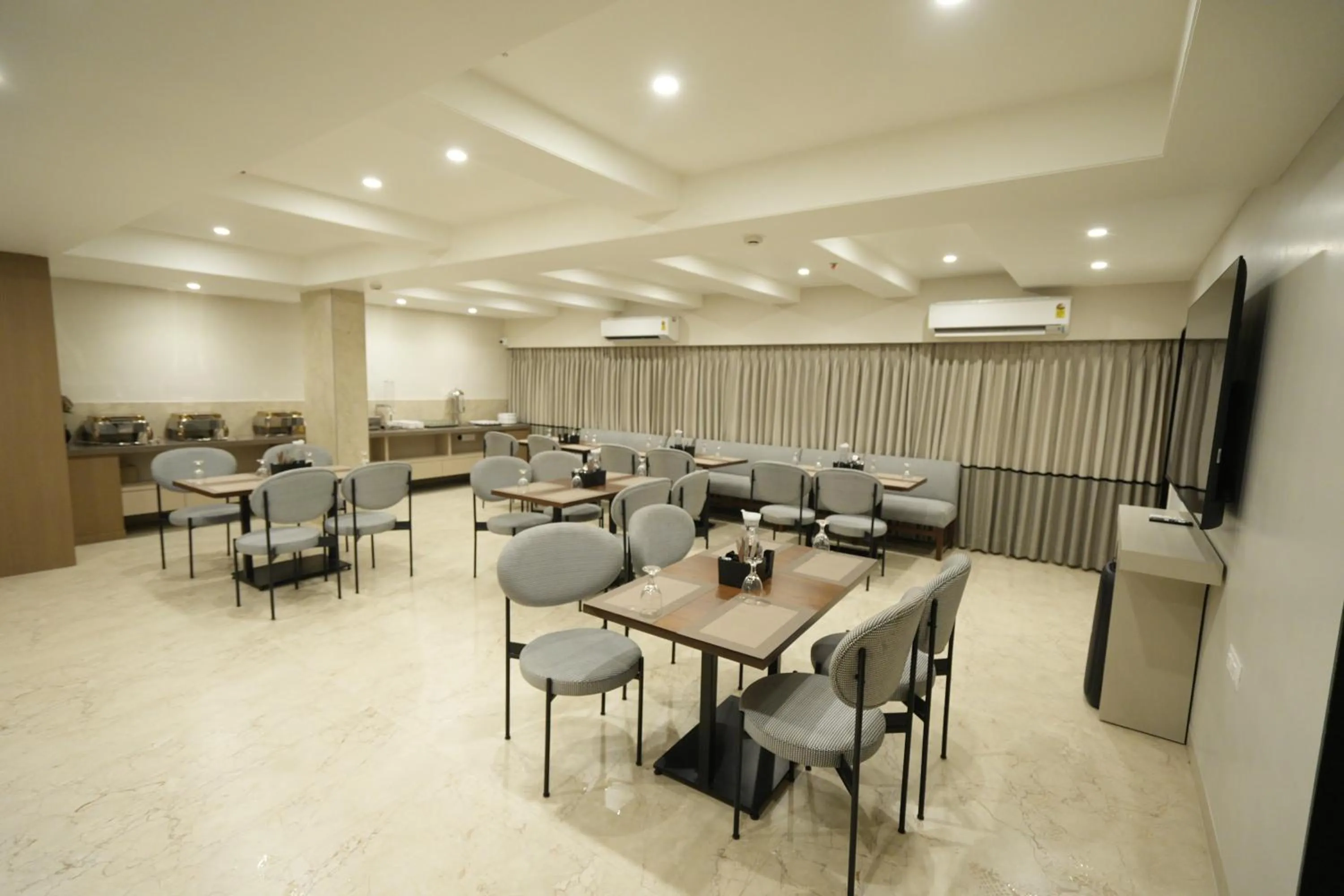 Restaurant/places to eat in SIVANTA by BOMBAY GROUP OF HOTELS NAGPUR