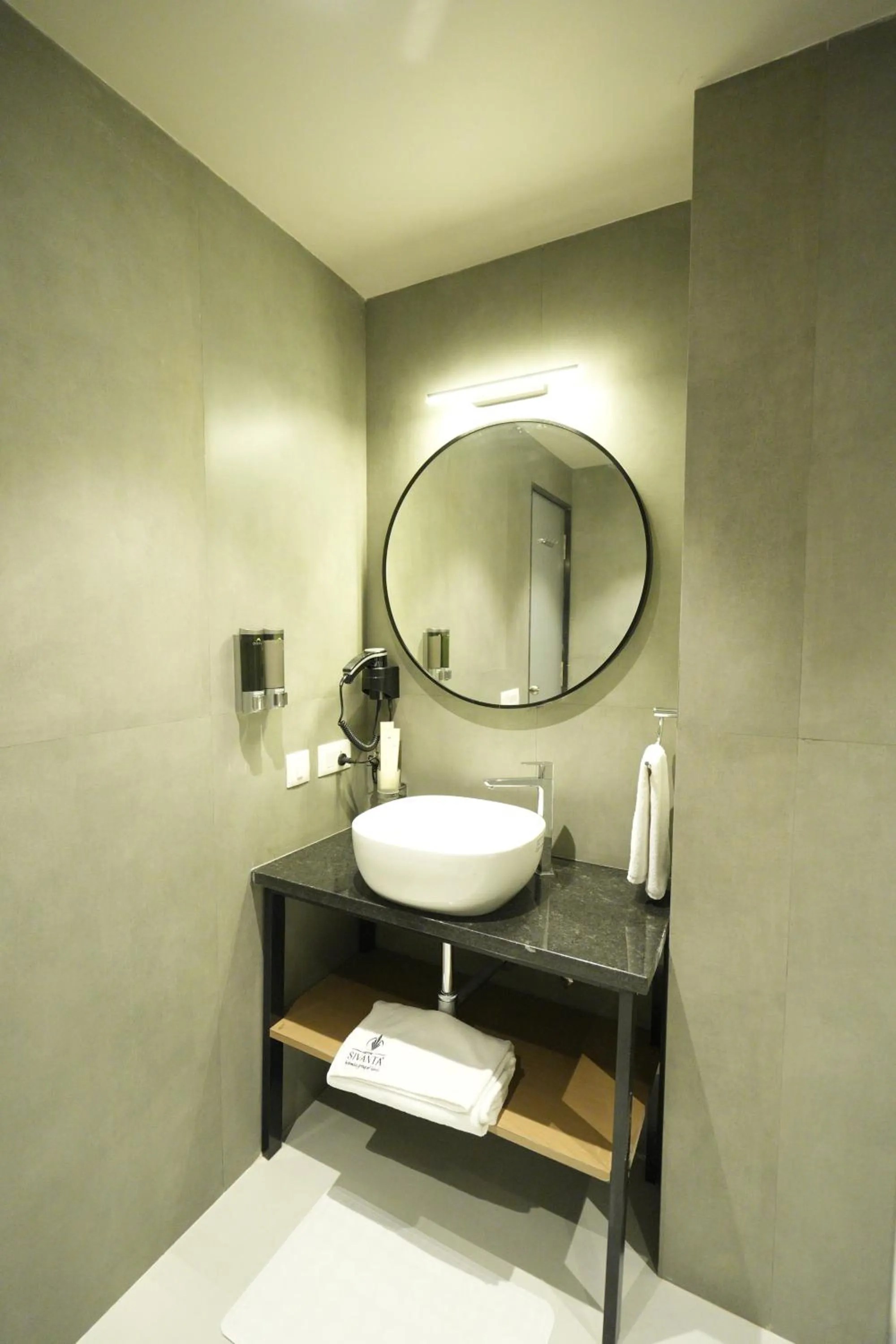 Toilet in SIVANTA by BOMBAY GROUP OF HOTELS NAGPUR