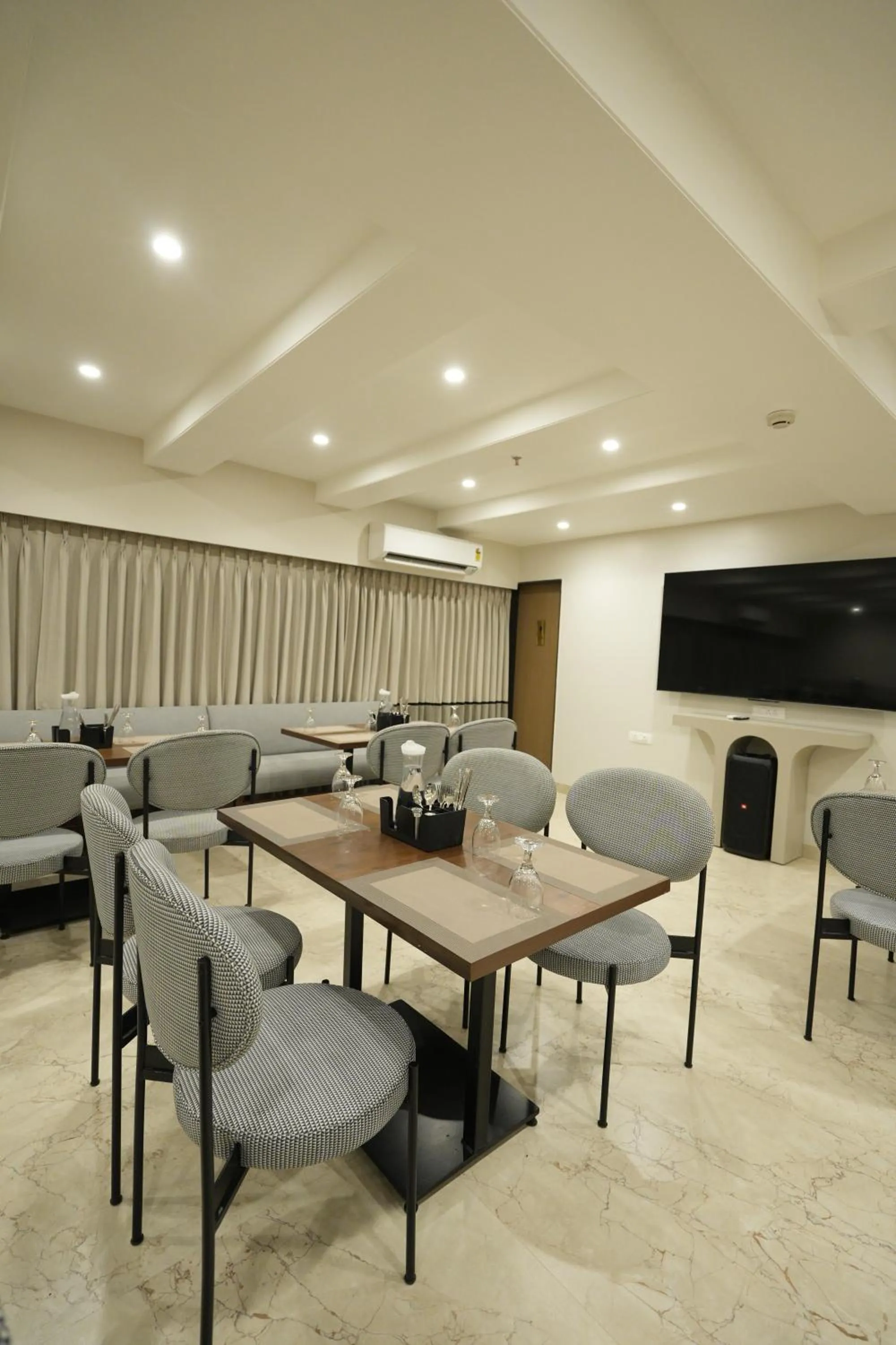 Restaurant/places to eat in SIVANTA by BOMBAY GROUP OF HOTELS NAGPUR