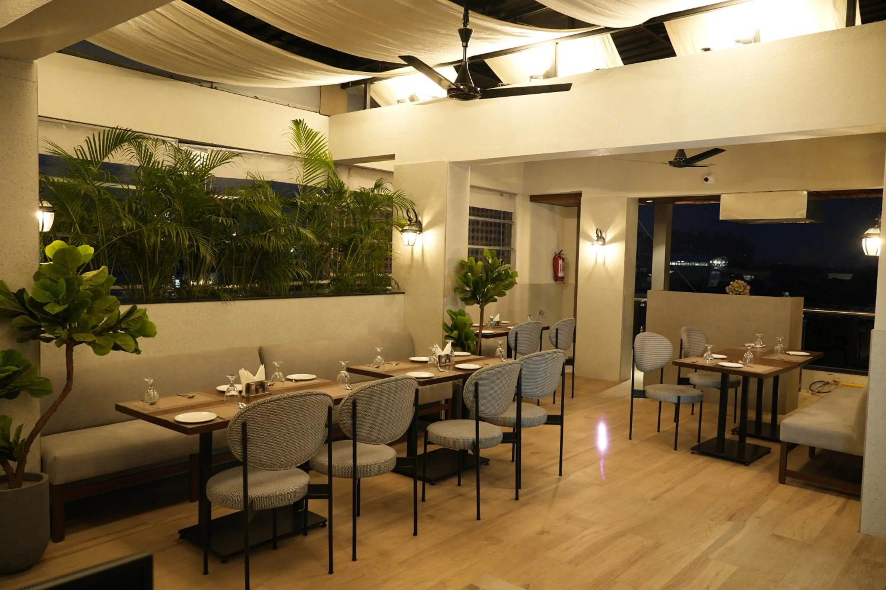 Restaurant/places to eat in SIVANTA by BOMBAY GROUP OF HOTELS NAGPUR