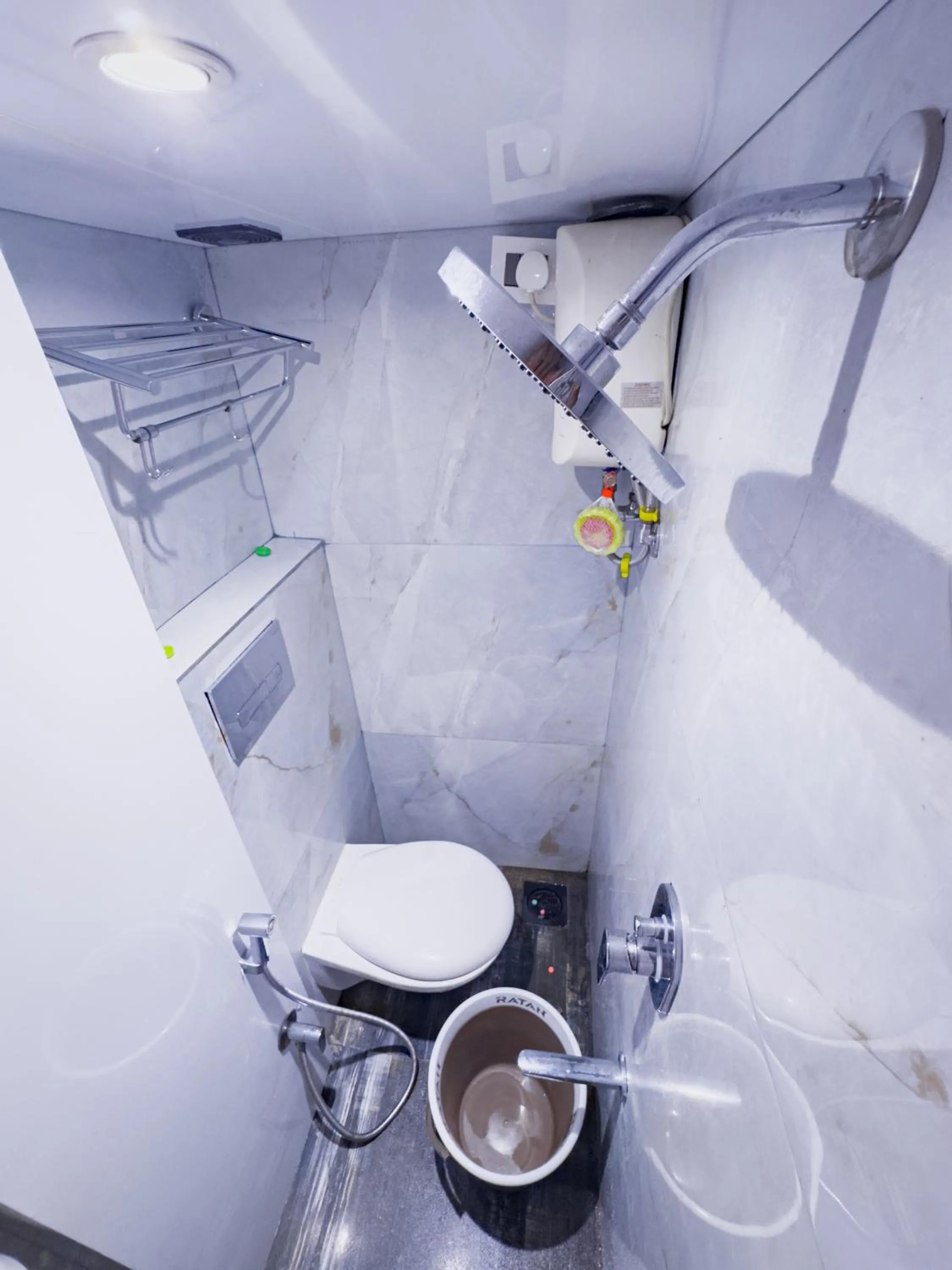 Shower in Hotel Winton