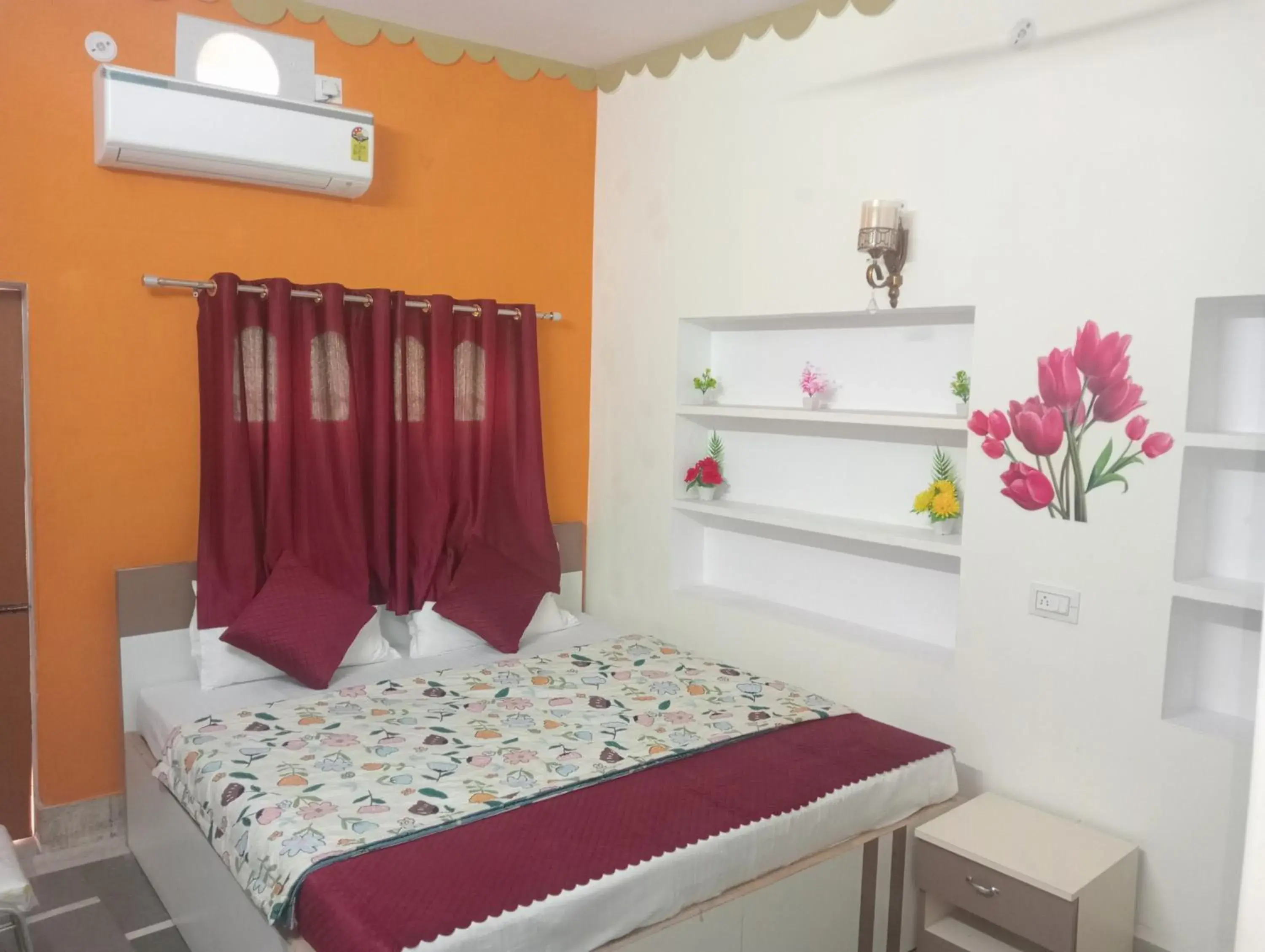 Deluxe Double Room with Balcony in Rudra Guest House Deluxe Double Room with Balcony in Rudra Guest House