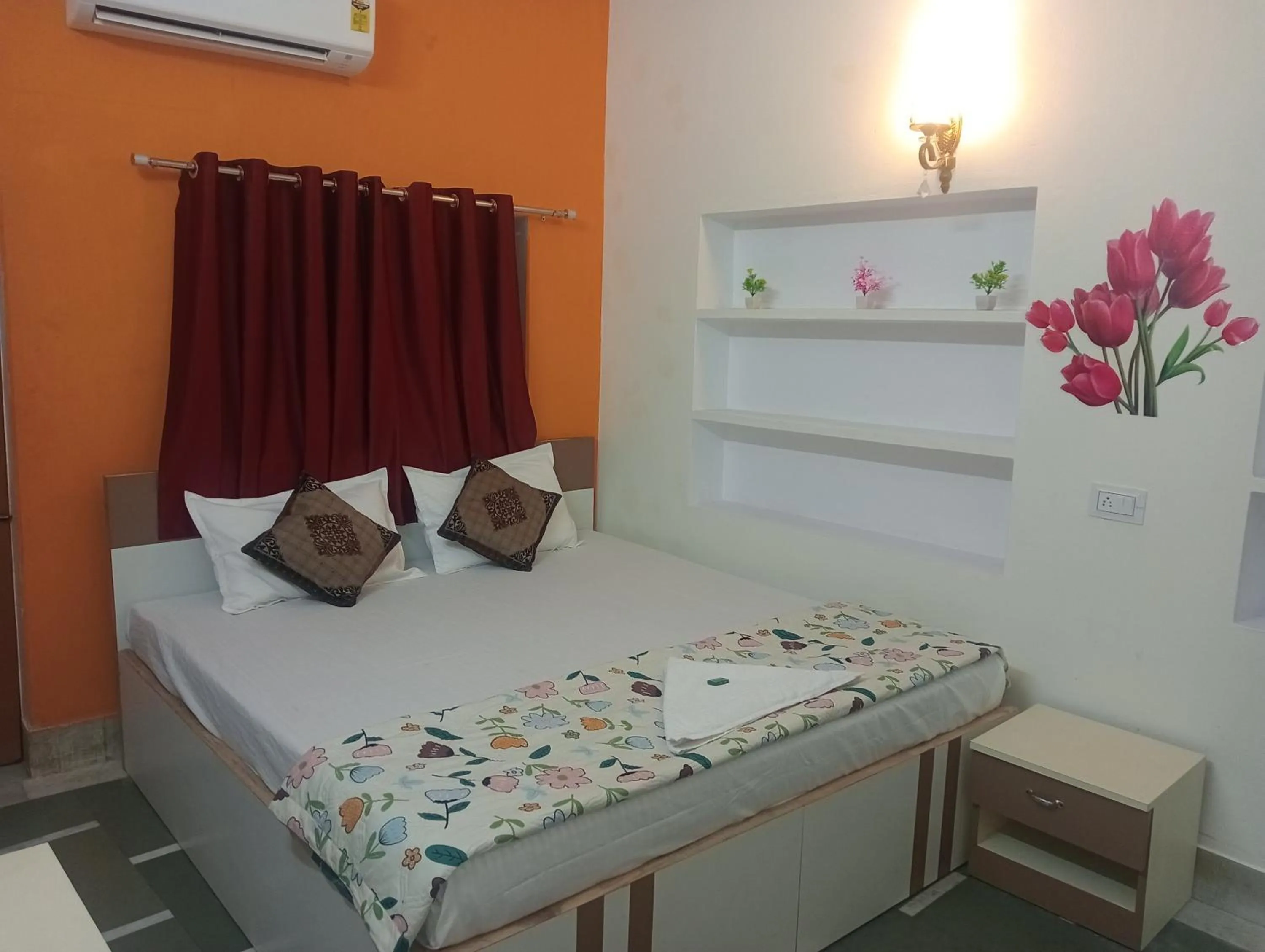 Bed in Rudra Guest House