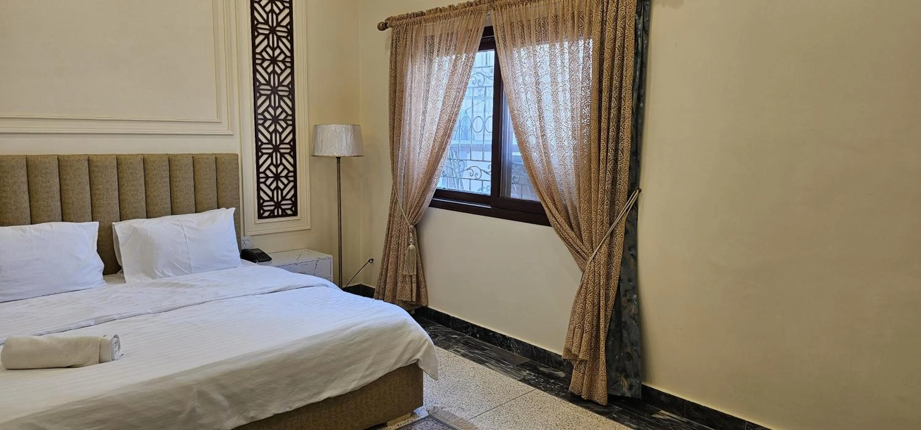 Bed in White House Karachi