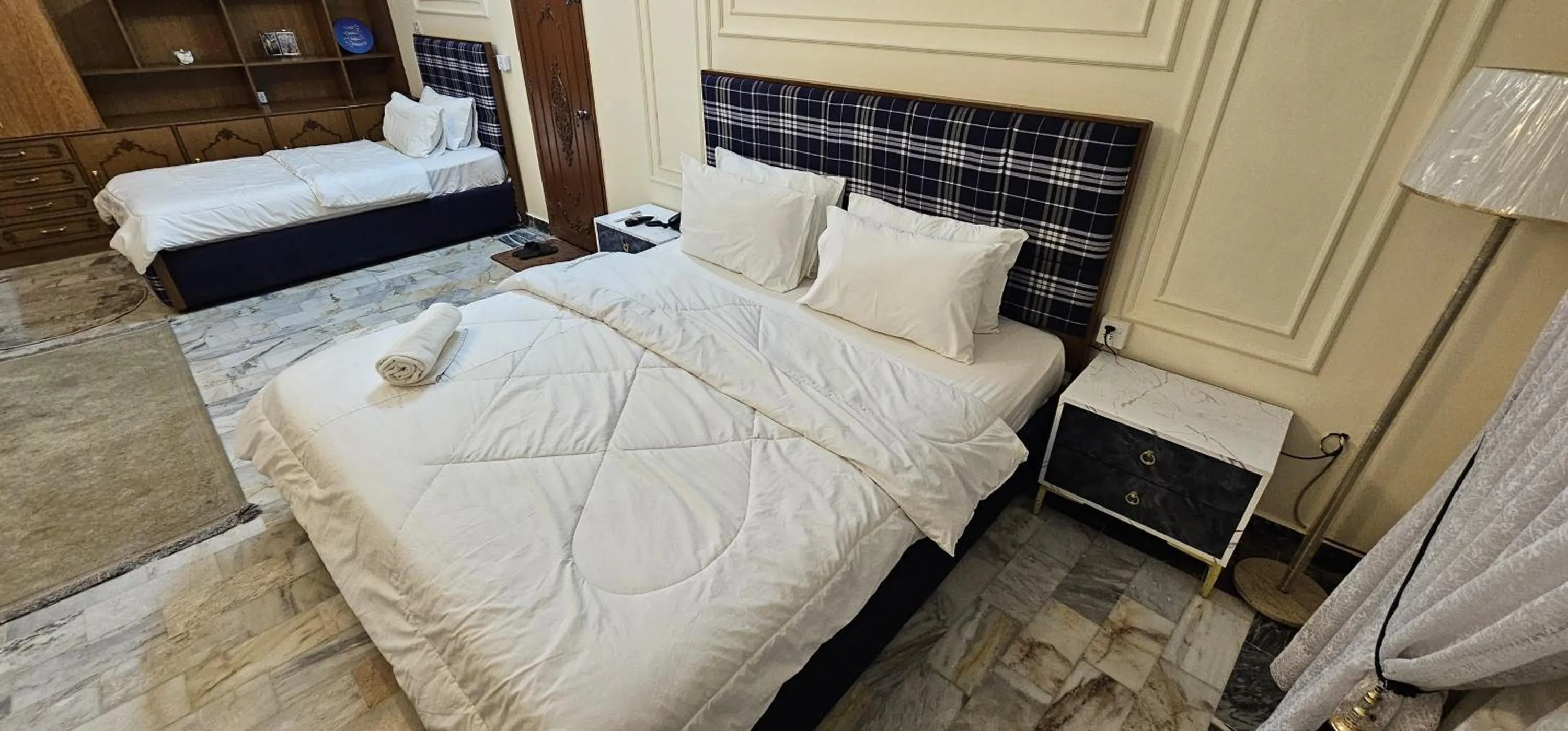 Bed in White House Karachi