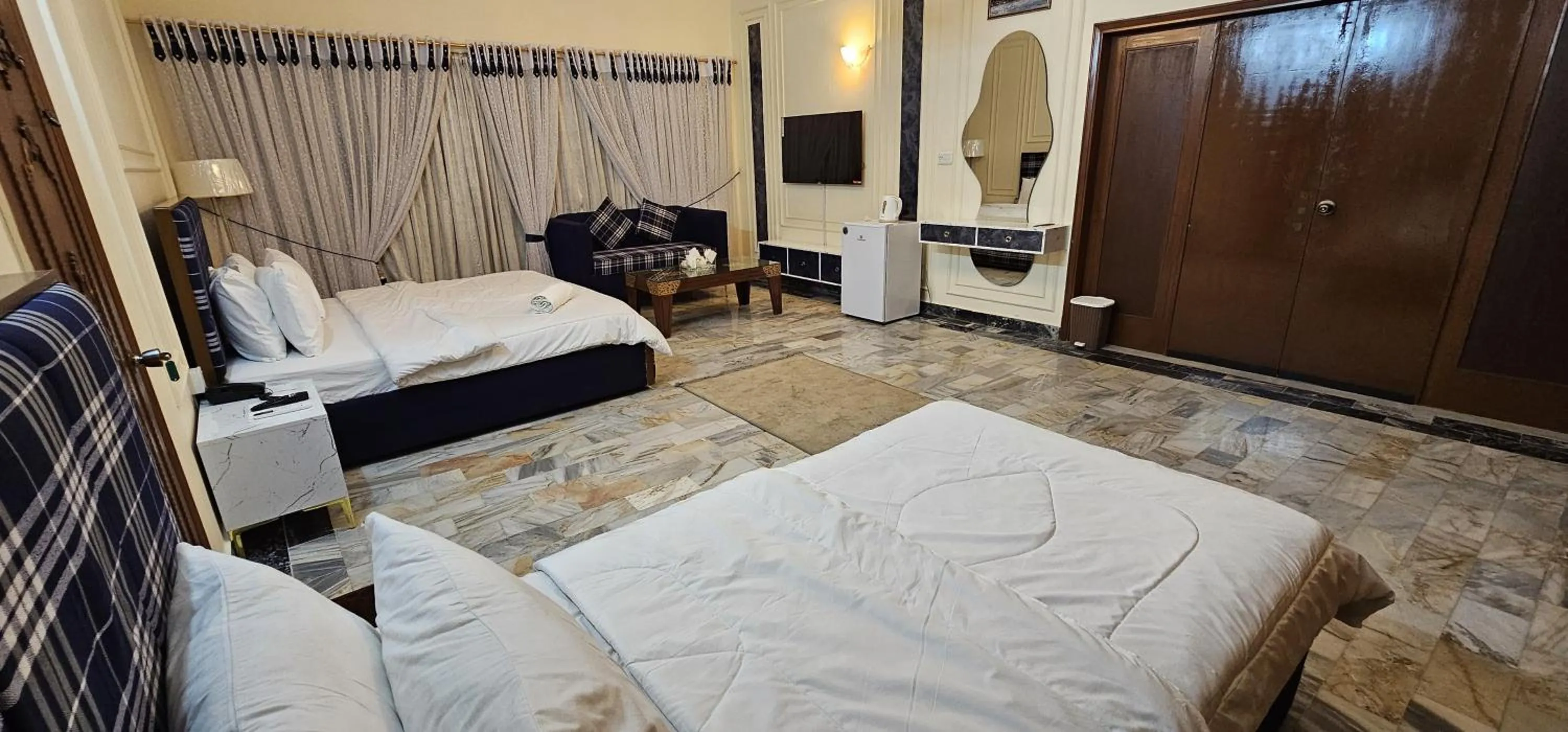 Bed in White House Karachi