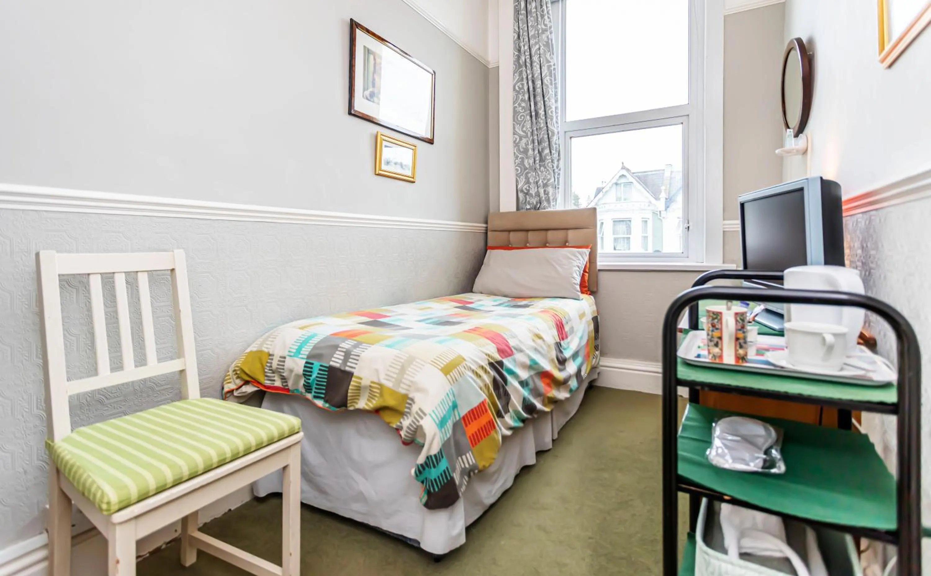 Photo of the whole room, Bed in The Ravensbourne Hotel