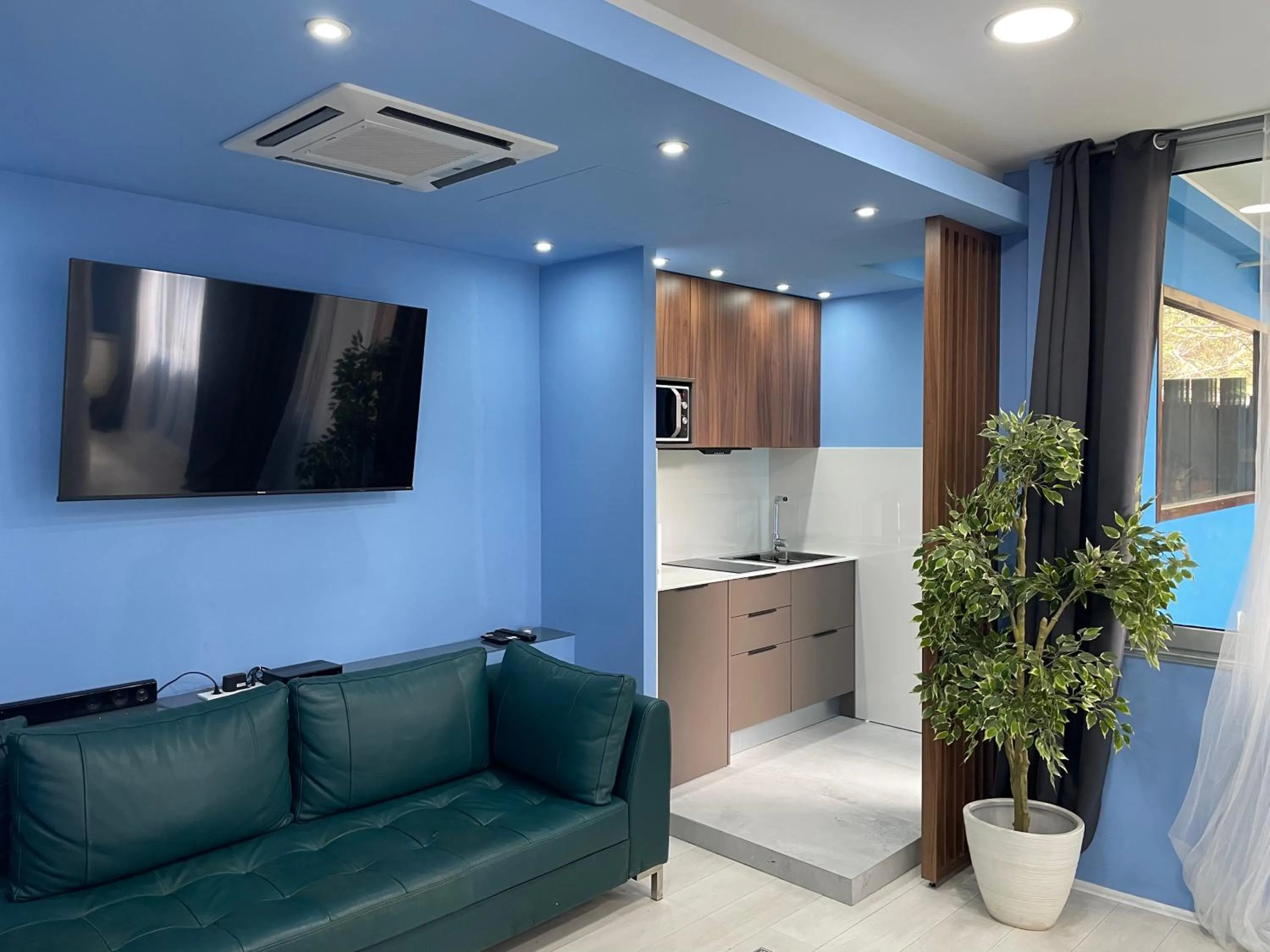 Communal lounge/ TV room in Joan Apartments & Spa