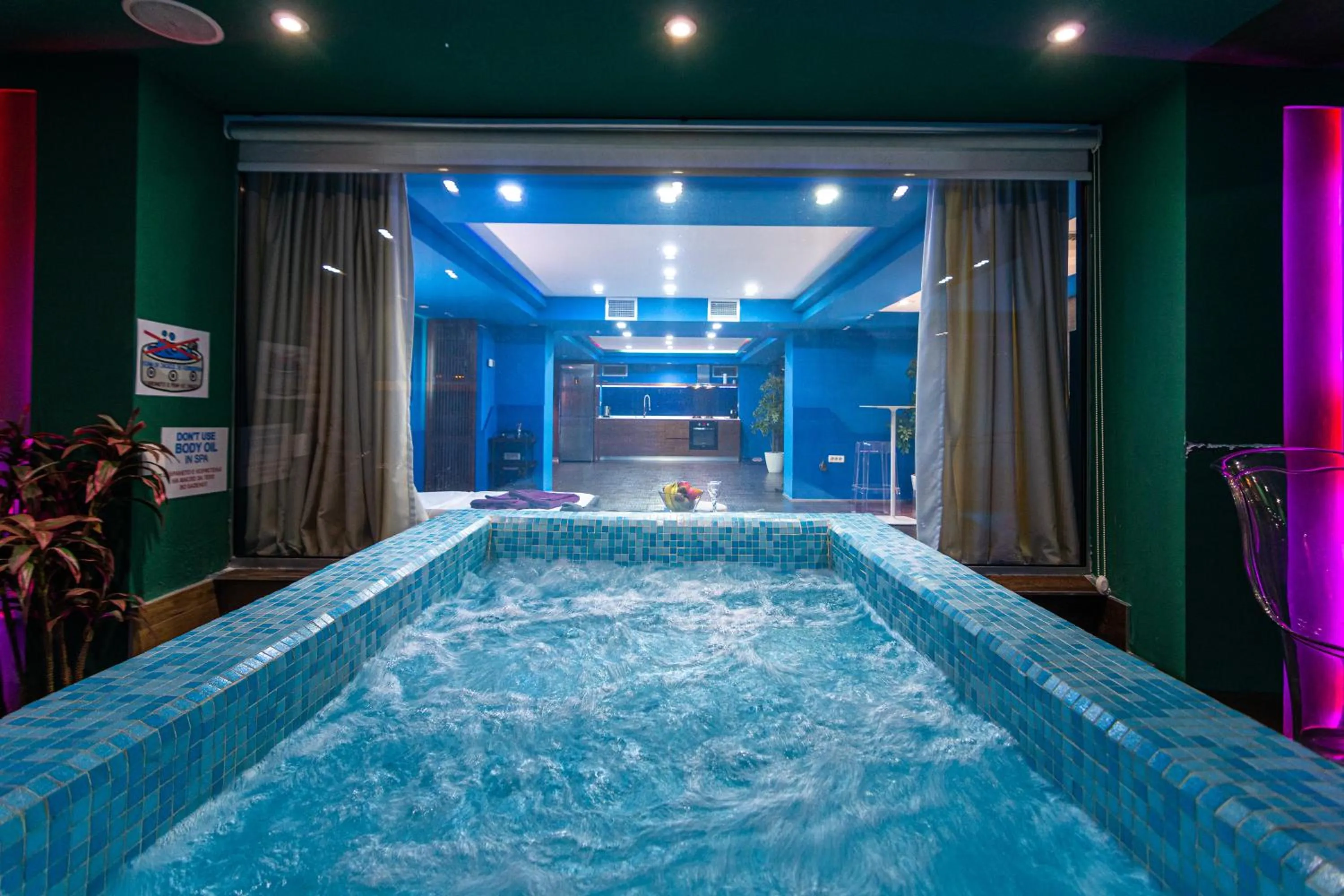 Hot Tub in Joan Apartments & Spa