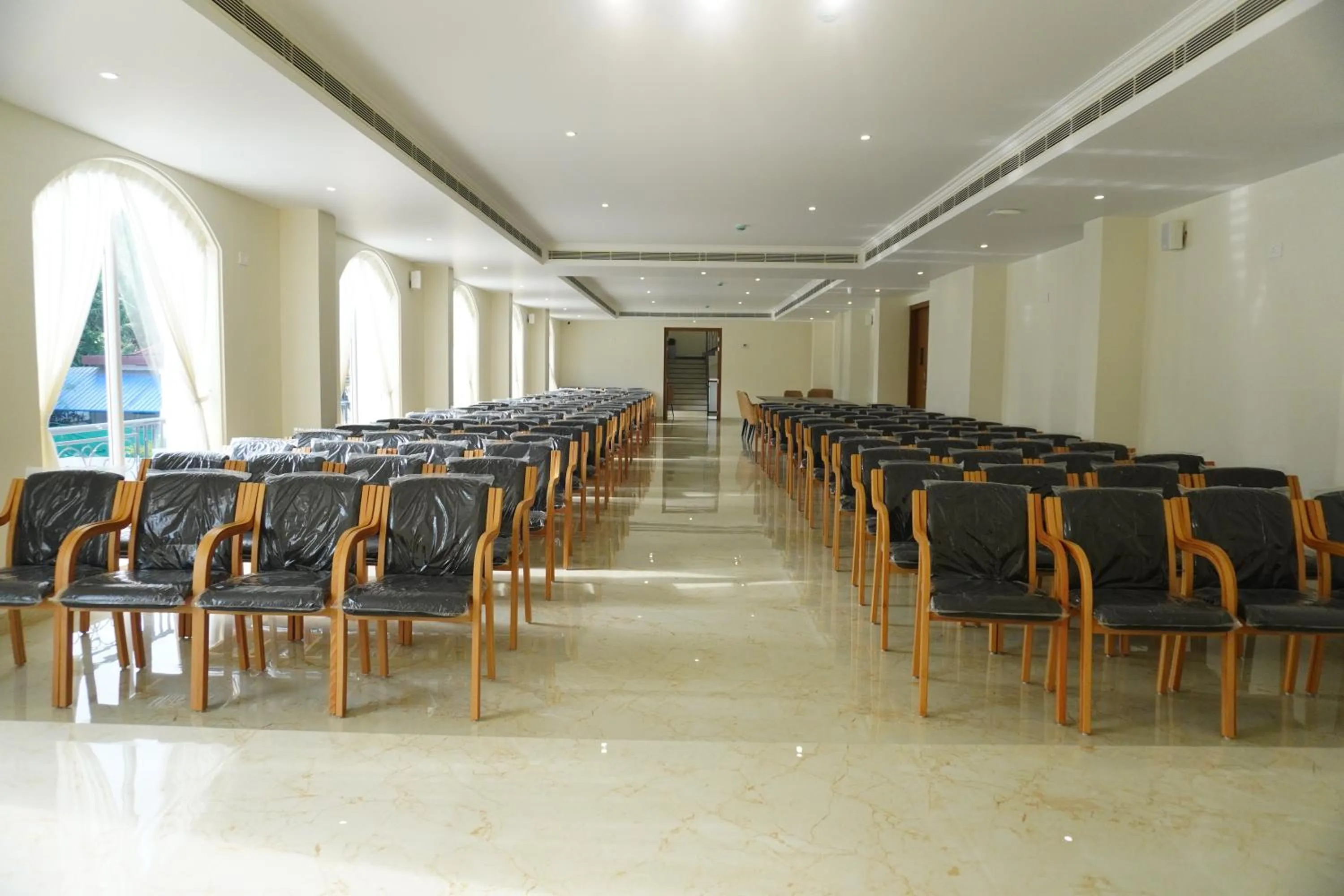 Meeting/conference room in Prosland Hotel