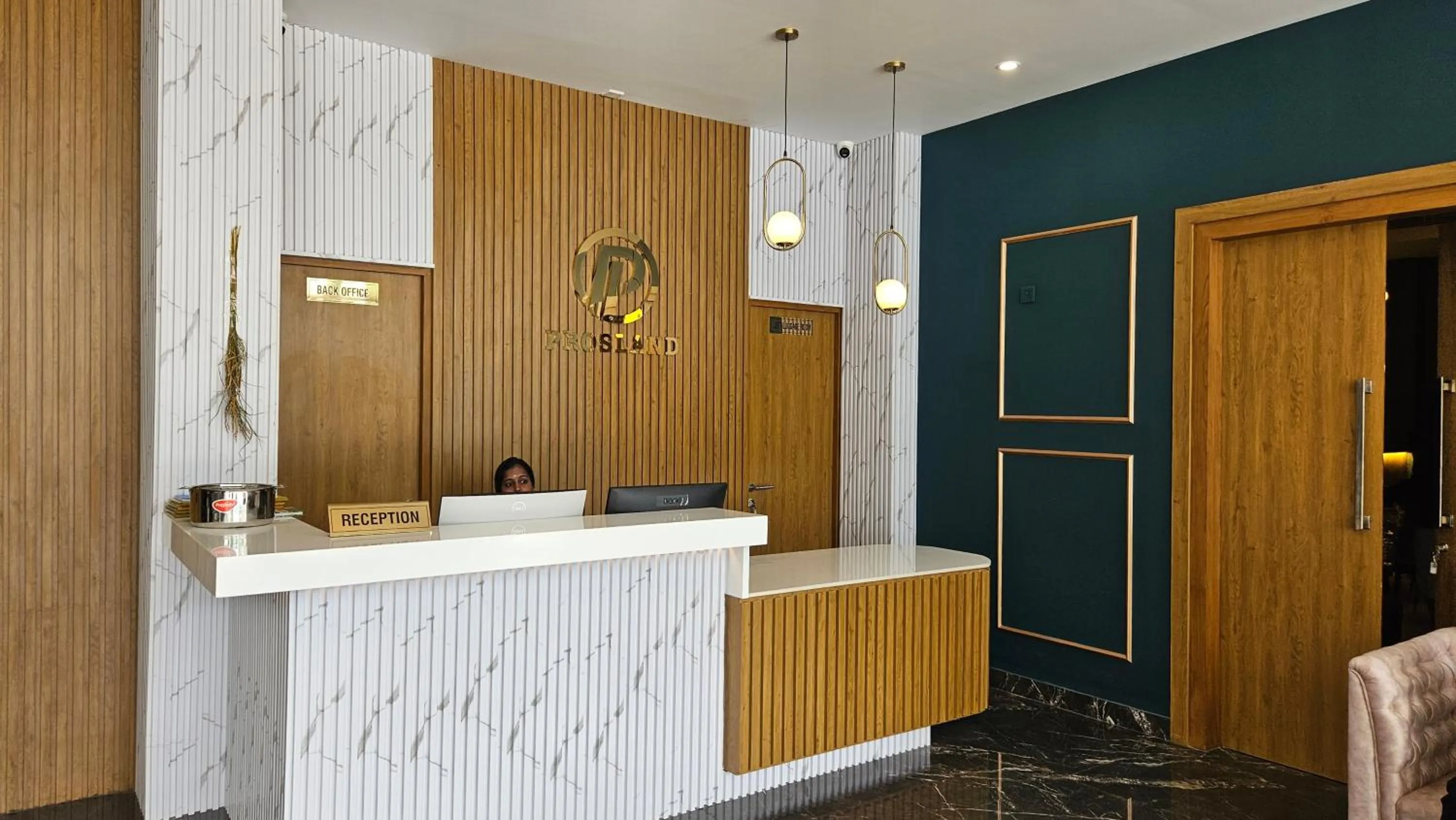 Lobby or reception in Prosland Hotel