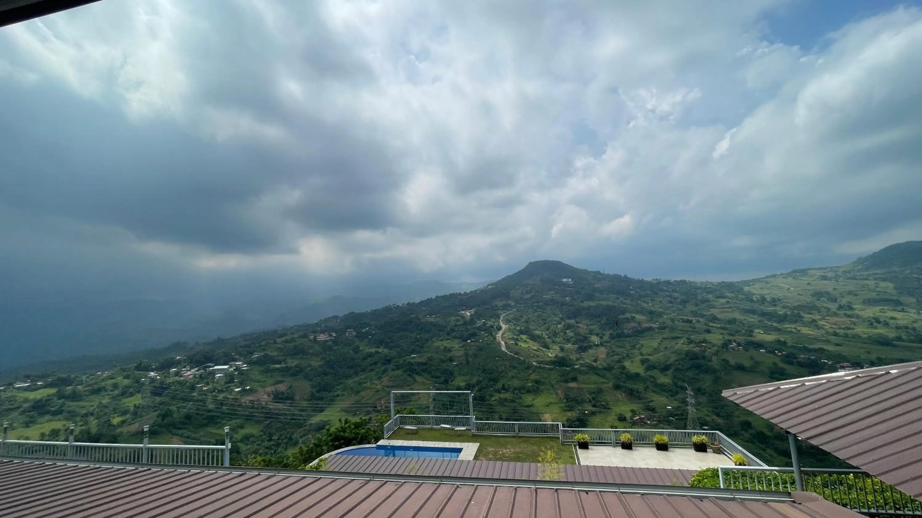 Mountain view in Serenity Farm and Resort by Hiverooms