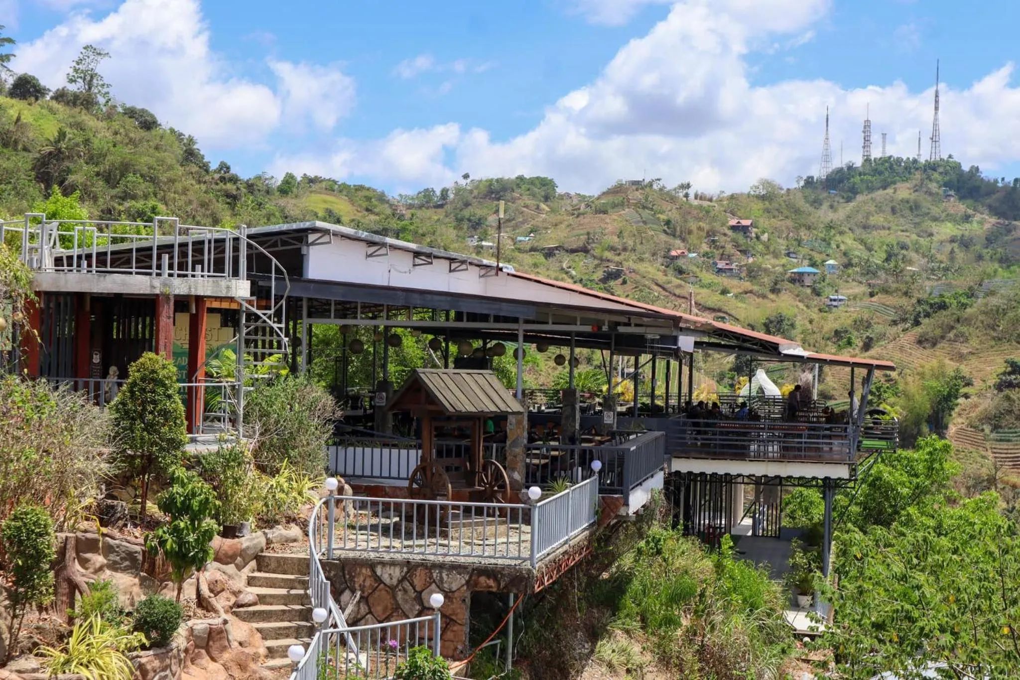 Restaurant/places to eat in Serenity Farm and Resort by Hiverooms